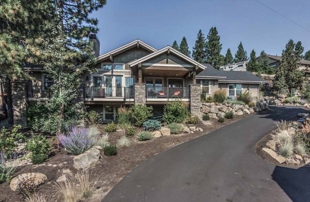 SONrise House - spacious West Side Beauty w Hot Tub and views!