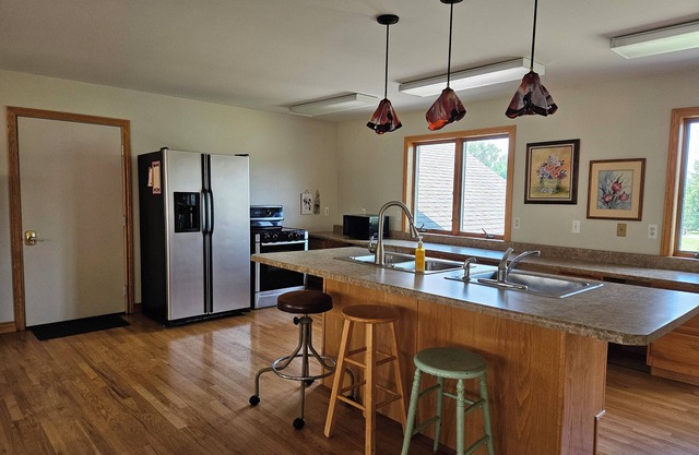 Soothing apartment with AC in charming Marlette unit 1