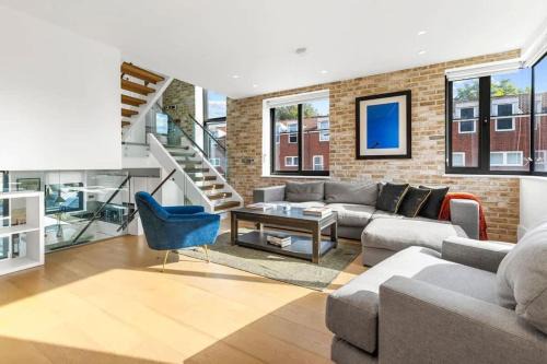 Sophisticated 4-Bedroom House