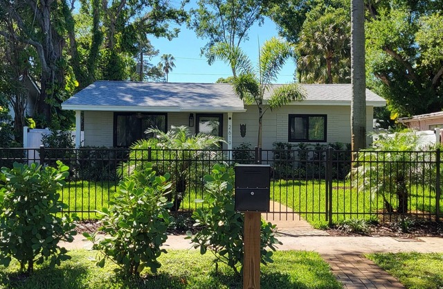 Sophisticated charm in St Petersburg, FL