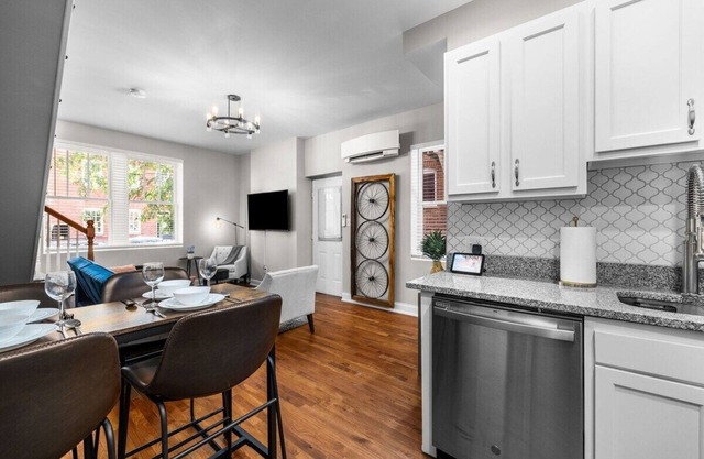 Soulard Gem Dual Master 2BR w/own EnSuites & Deck