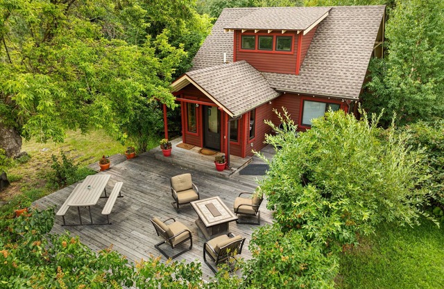Sourdough Ranch Black Bear Cottage -Cozy Cottage Just 10 Minutes From Bozeman