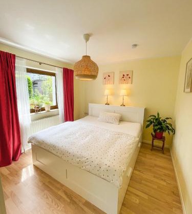 Souterrainwohnung mit großem Garten und Sauna