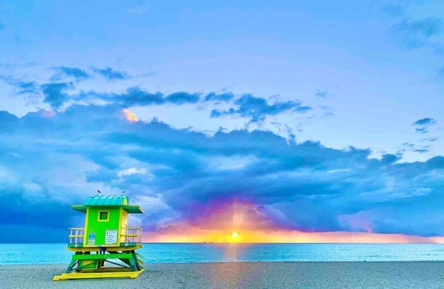 South Beach Big One Bedroom Condo + Parking Spot!
