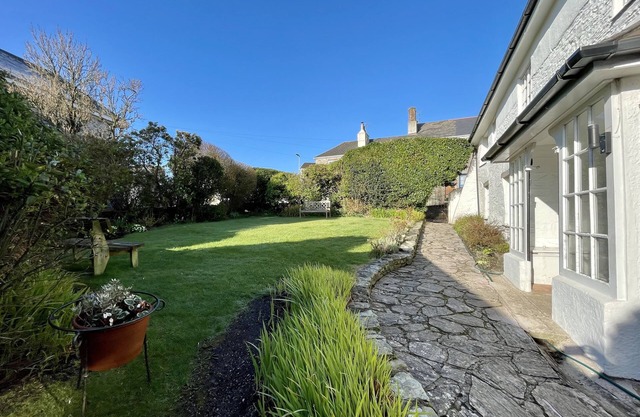 South Devon village cottage, close to beaches and with sunny garden!