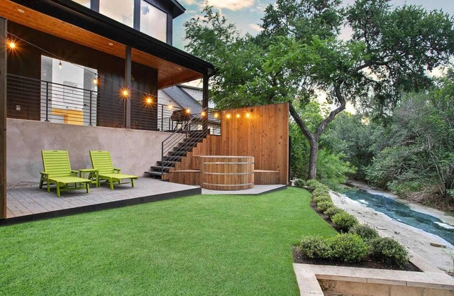 South Lamar Luxe Creekside Retreat w/Hot Tub