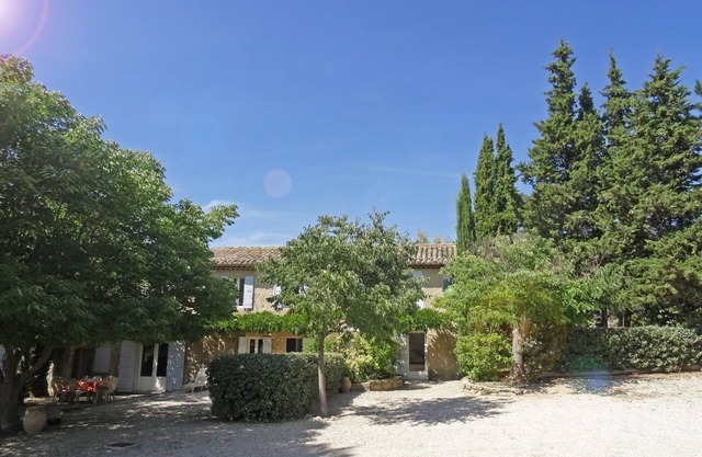 South Luberon, Mas du Perussier *, 5 people, estate 1 ha. Ideal 1/2 season