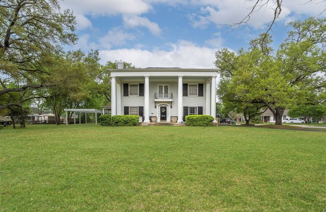 Southern Charm, ideally located in Central Texas