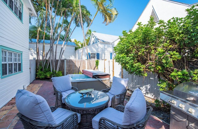 Southernmost Retreat | On Duval! With Hot Tub, Patio, & Private Parking