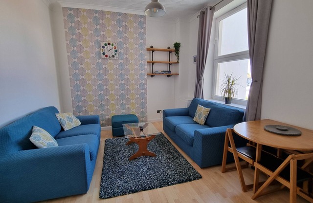 Southsea Escape - Coastal Holiday Home (2 double rooms)
