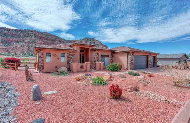 Southwest Family Home in Kanab, Utah. Near Zion!