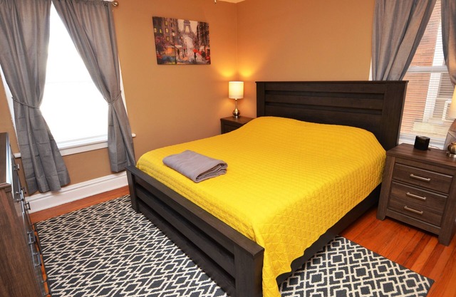 Southwest Gardens Apartment 1E- King Bed, High Speed Wi-Fi/Ethernet, Smart Tv's