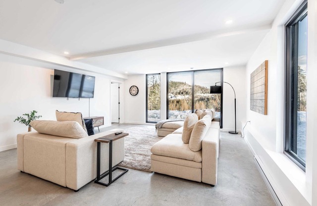 Spa & Mountain View - Le Eastman View