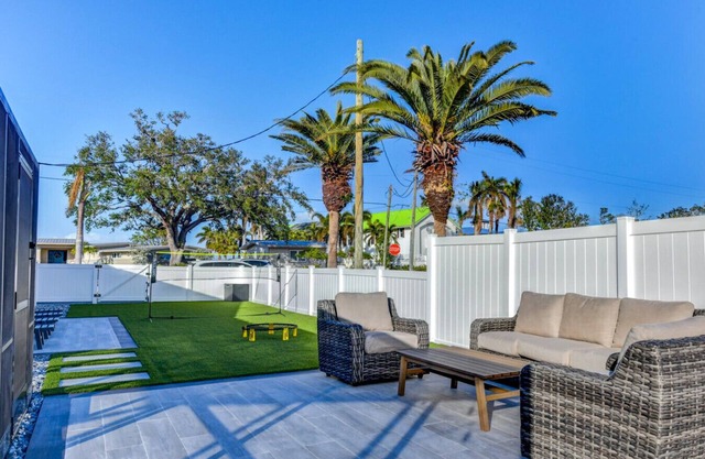 Spa+Pool+Yard Games+2 Master+Upscale Area+Spacious