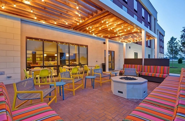 Space Coast Vacay! Comfy Family Unit, Pool, Free Parking