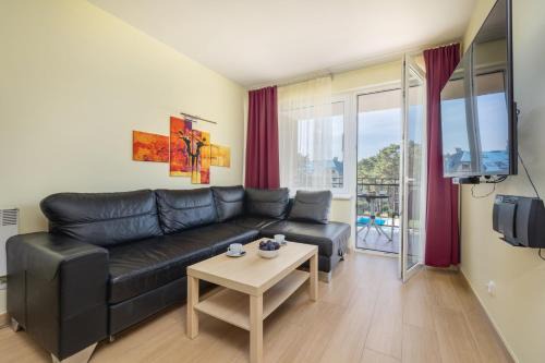 Spacerowa Modern Apartment by Noclegi Renters