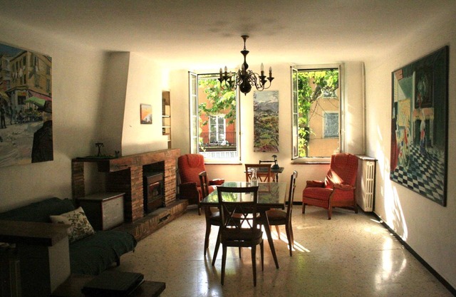 Spacieux Appartement Avec Jardinet Dans Maison D'artiste-peintre en Centre-ville