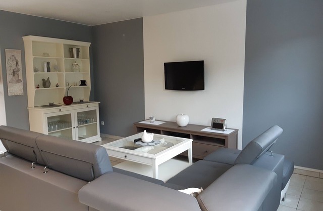 Spacious House in Honfleur: 3 Bedrooms, Garden, Jacuzzi and Private Parking