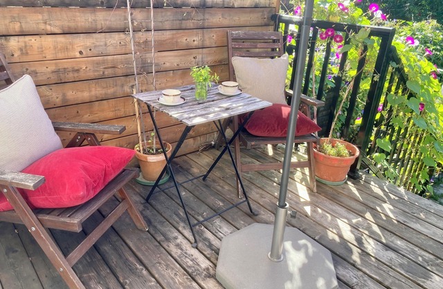 Spacious 1-bed home-from-home apt w/garden. Little Portugal