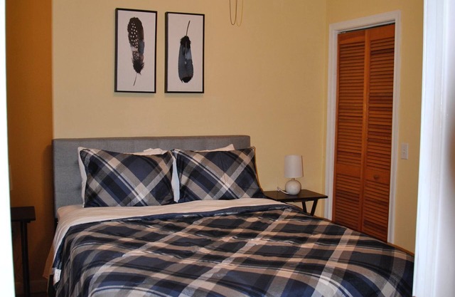 Spacious 1-bedroom apartment in charming Elmira with WiFi, AC