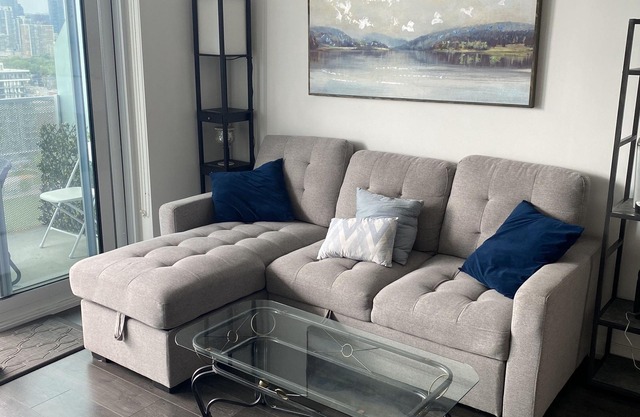 Spacious 1+den Condo in the Heart of Downtown