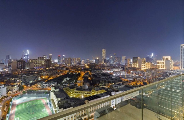 Spacious 1BR Dubai Stay – Close to Marina, Emirates Mall & Miracle Garden
