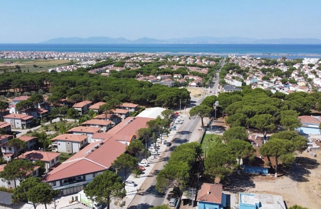 Spacious 2+1 Apartments with Large Balconies, Walking Distance to Altınova Beach