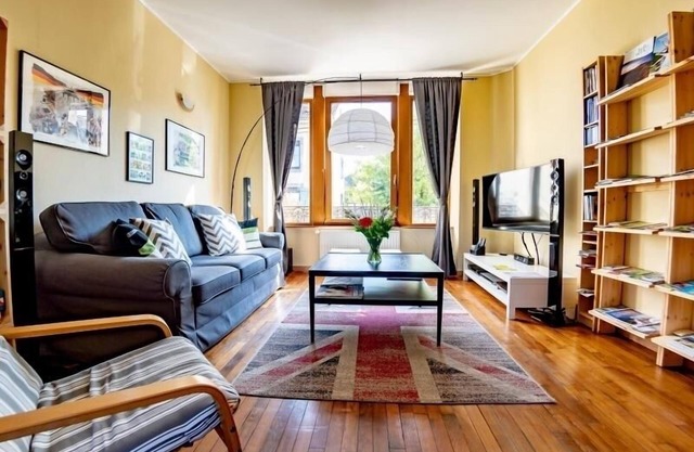 Spacious 2-Bed Apartment Near City Center with Garden Access & Private Parking