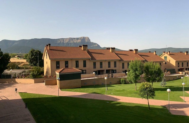 Spacious 2-Bed Apartment with Pool, Balcony & Garage in Jaca