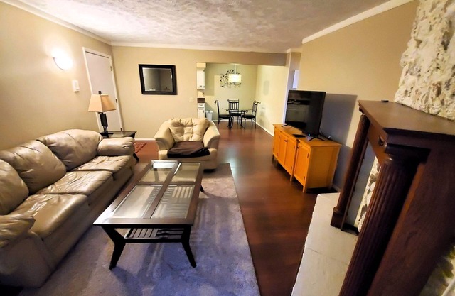 Spacious 2 Bed Condo, Pet Friendly