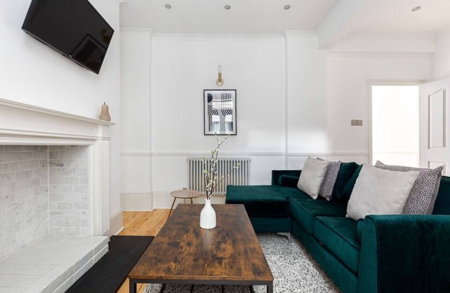 Spacious 2 Bed Flat in Hammersmith
