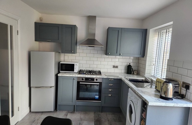 Spacious 2 bed house for commuters