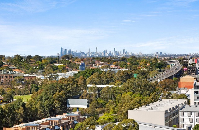 Spacious 2-Bed: Rooftop Views, Near Olympic Park