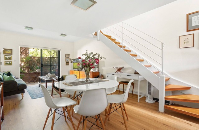 Spacious 2-Bed Townhouse with a Lush Courtyard