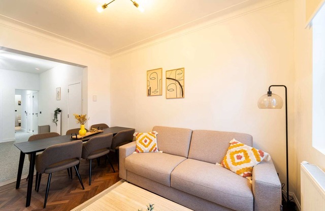 Spacious 2-Bedroom Apartment in Antwerp - 7 Guests