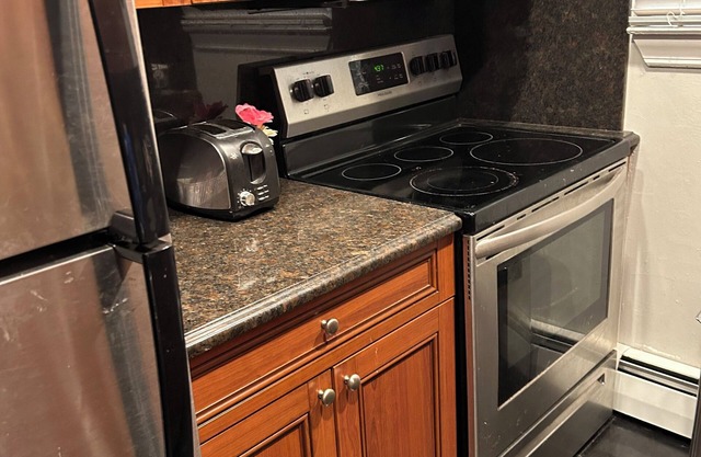 Spacious 2-bedroom apartment with AC, WiFi in charming Hauppauge, NY