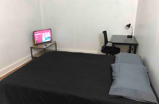 Spacious 2 bedroom apartment with 1 bathroom and private street entrance