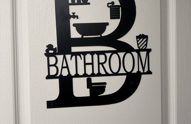 Spacious 2-bedroom apartment in charming Bowie with WiFi, new bthrm, w/d,& kit