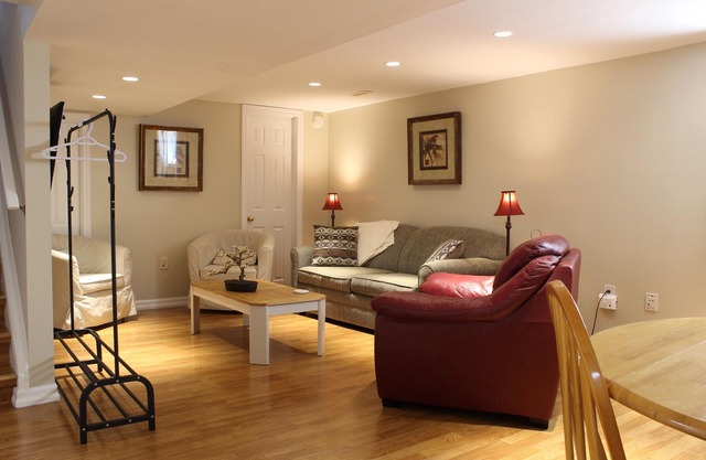 Spacious 2 Bedroom Suite Near Southside Park