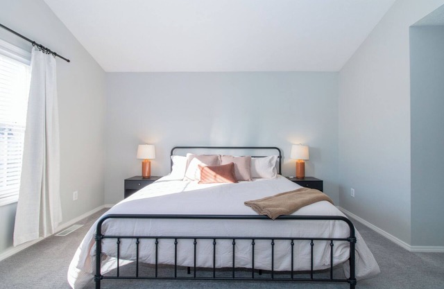 Spacious 2-bedroom townhome in welcoming Bloomington loaded with amenities!