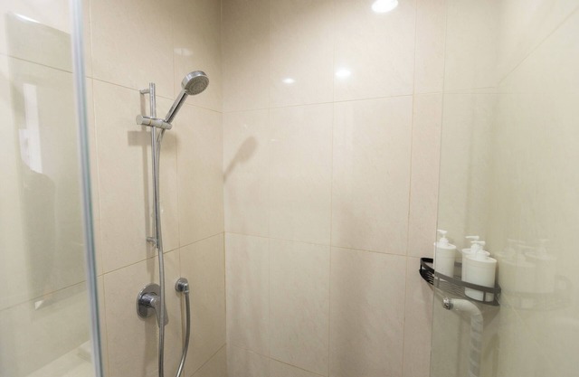 Spacious 2 BR Apt Near SMS Mall – 10 Min Walk