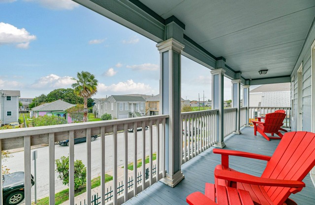 Spacious 2-story house nestled just 3 blocks away from the picturesque seawall!
