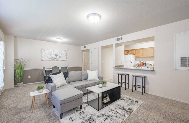 Spacious 2B2B Wi-Fi, Pool, Gym