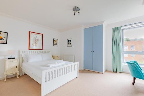 Spacious 2BD Flat 20 Mins to City of London