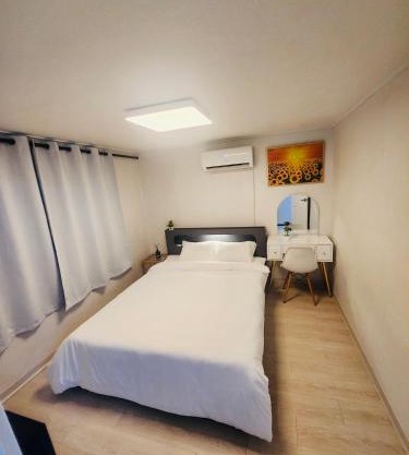 Spacious 2BR by DDP Station Perfect for Families & Friends Walk to Seoul Attractions