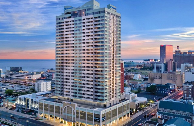 Spacious 2BR Condo - Walk to Beach & Boardwalk!