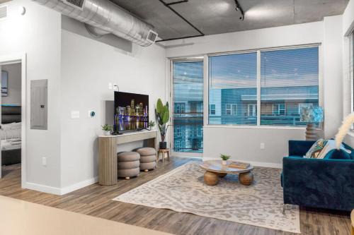 Spacious 2BR Retreat Perfect for Tropicana Events