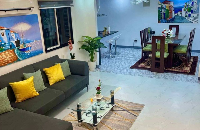 Spacious 3-bedroom hotel suites with AC, WiFi in enjoyable City of Santa Rosa