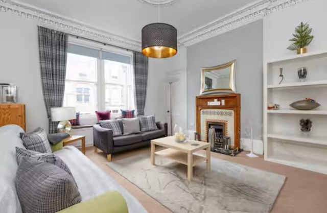 Spacious 3 bed home in Marchmont (Sleeps 6+2)