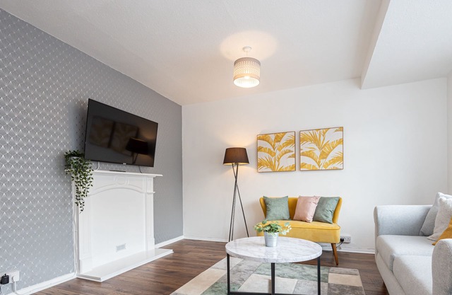 Spacious 3-Bed Home with Driveway